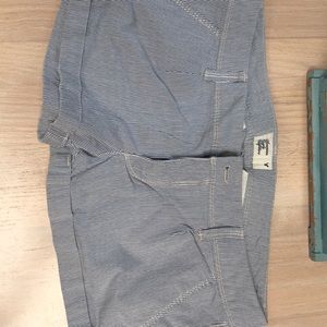 American Eagle pin striped shorts